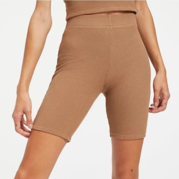 Good American Thermal Cotton High Rise Bike Shorts Putty Size 4 (XL) - Picture 3 of 10